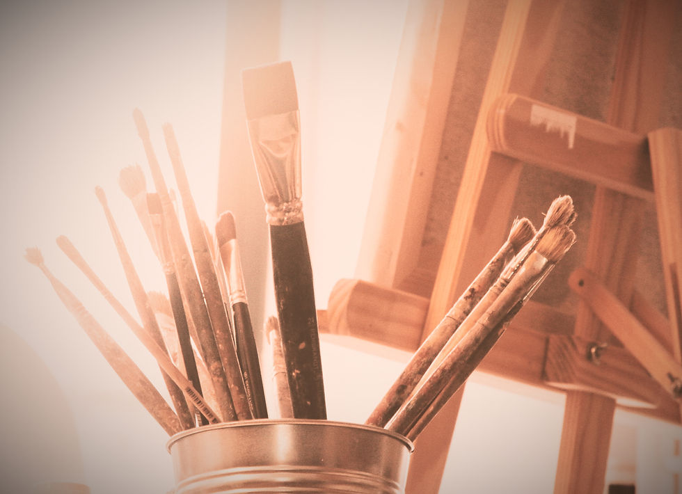 Gros plan sur des fournitures artistiques