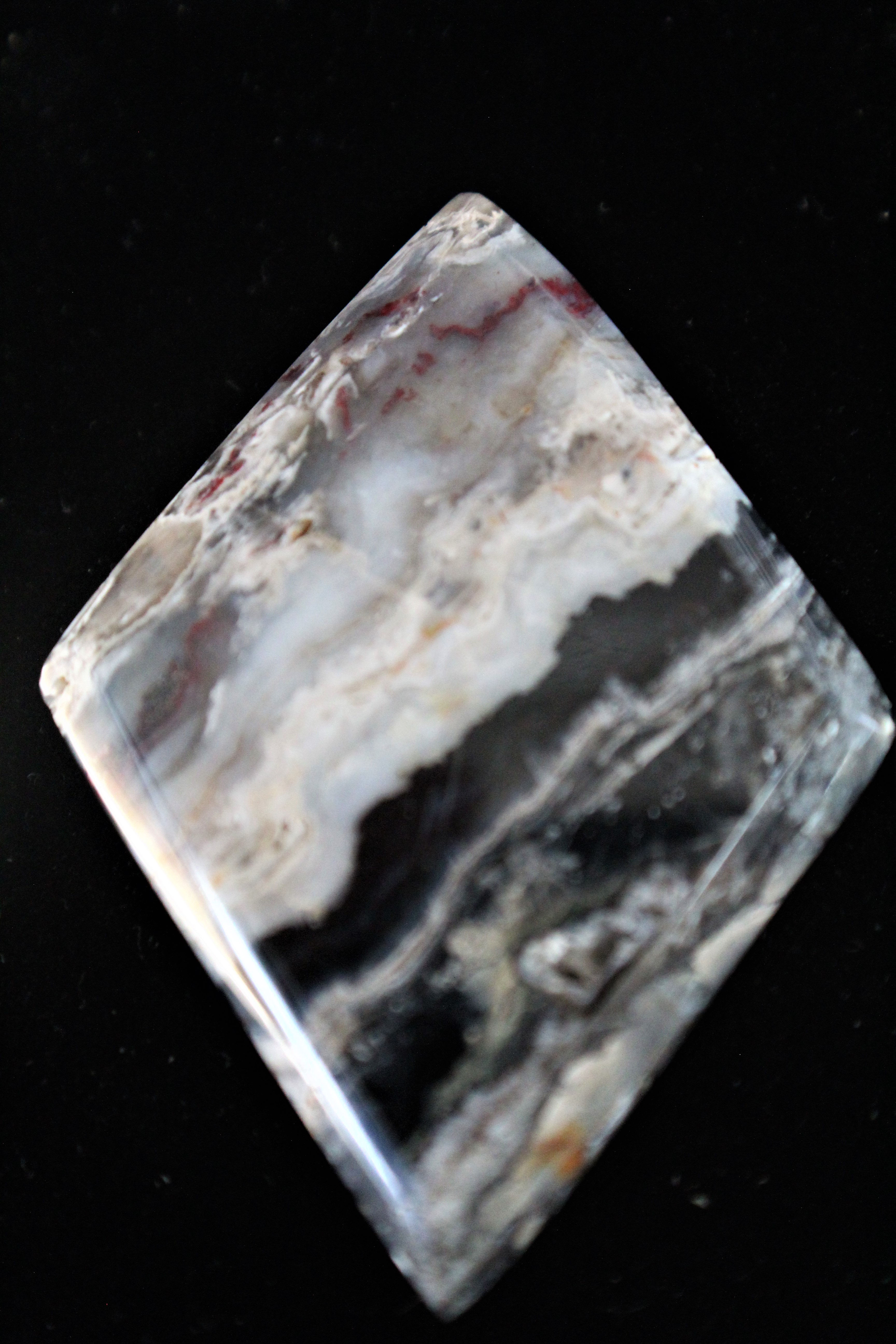 BLACK AND WHITE AGATE