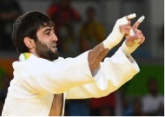 Rusiano Beslan Mudranov ta kue promé medaya di oro pa Rusia den Olimpiada.