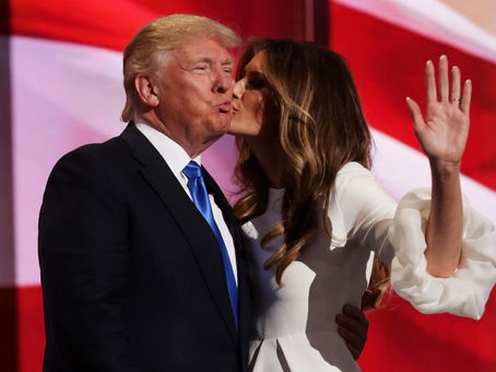 Donald Trump ta presentá riba e promé anochi di enkuentro Republikano.