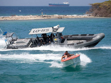 Wardakosta a bolbe interseptá kantidat grandi (400 kilo) di droga.