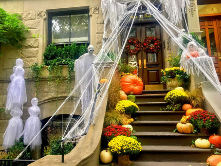 סיור בוקר : הבתים בניו יורק מתקשטים לקראת חג Halloween