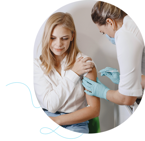 Infirmière réalisant une injection à domicile à une patiente à Bruxelles