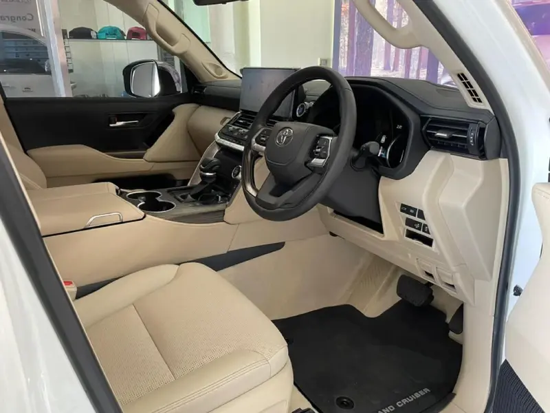 Thumbnail: 2022 Toyota Land Cruiser 300 V6 3.5 T ZX