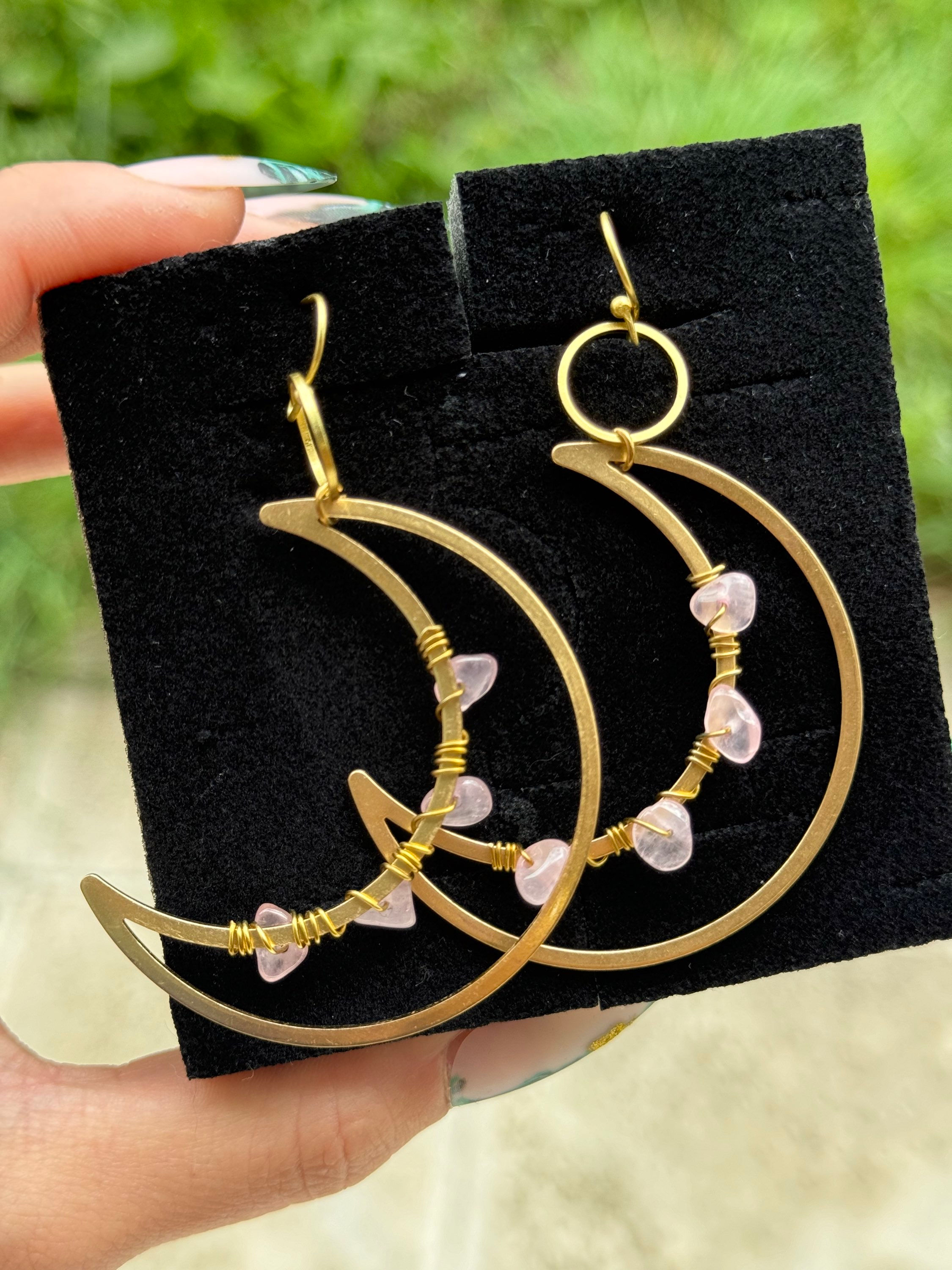 Orecchini luna e quarzo rosa