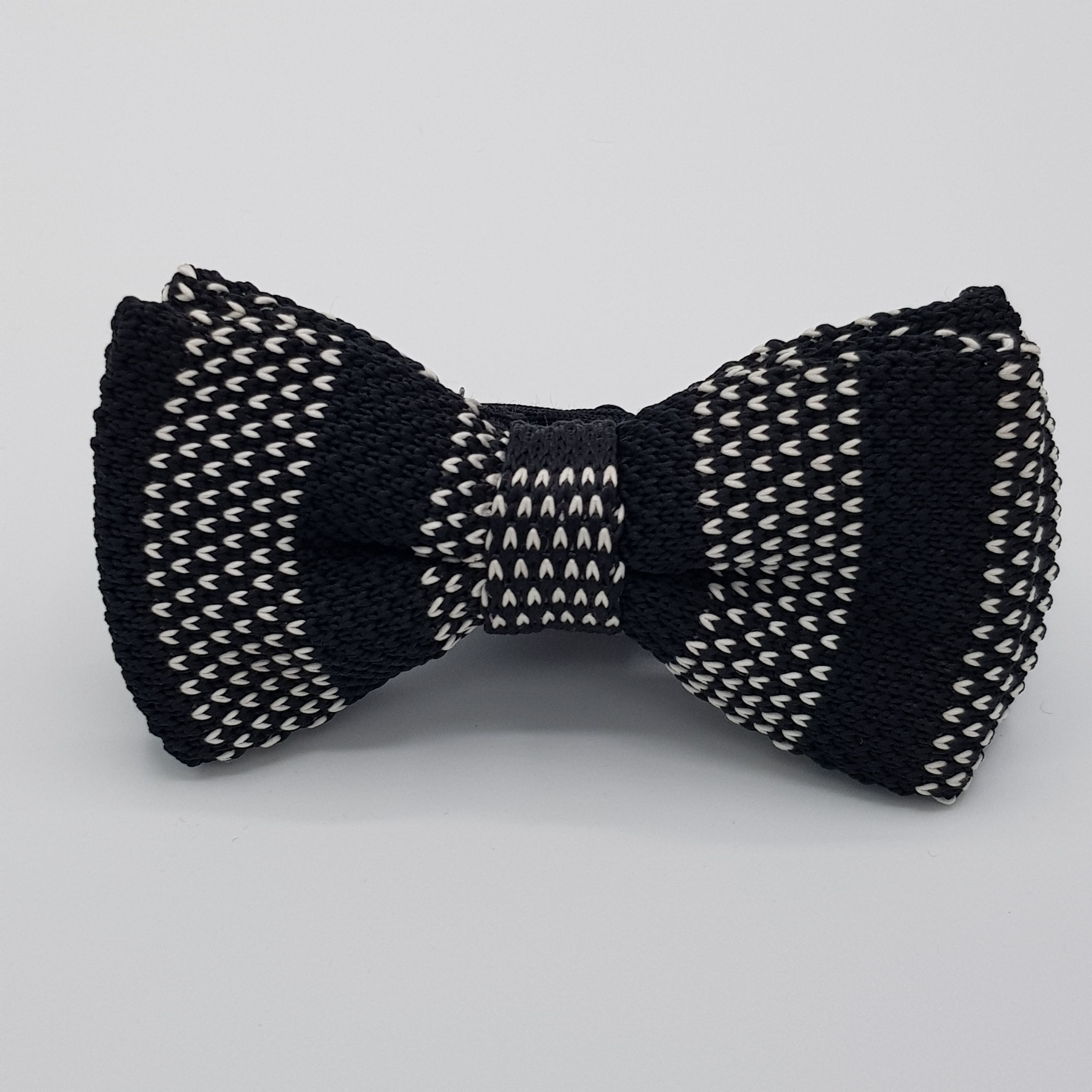 Knitted bowtie 