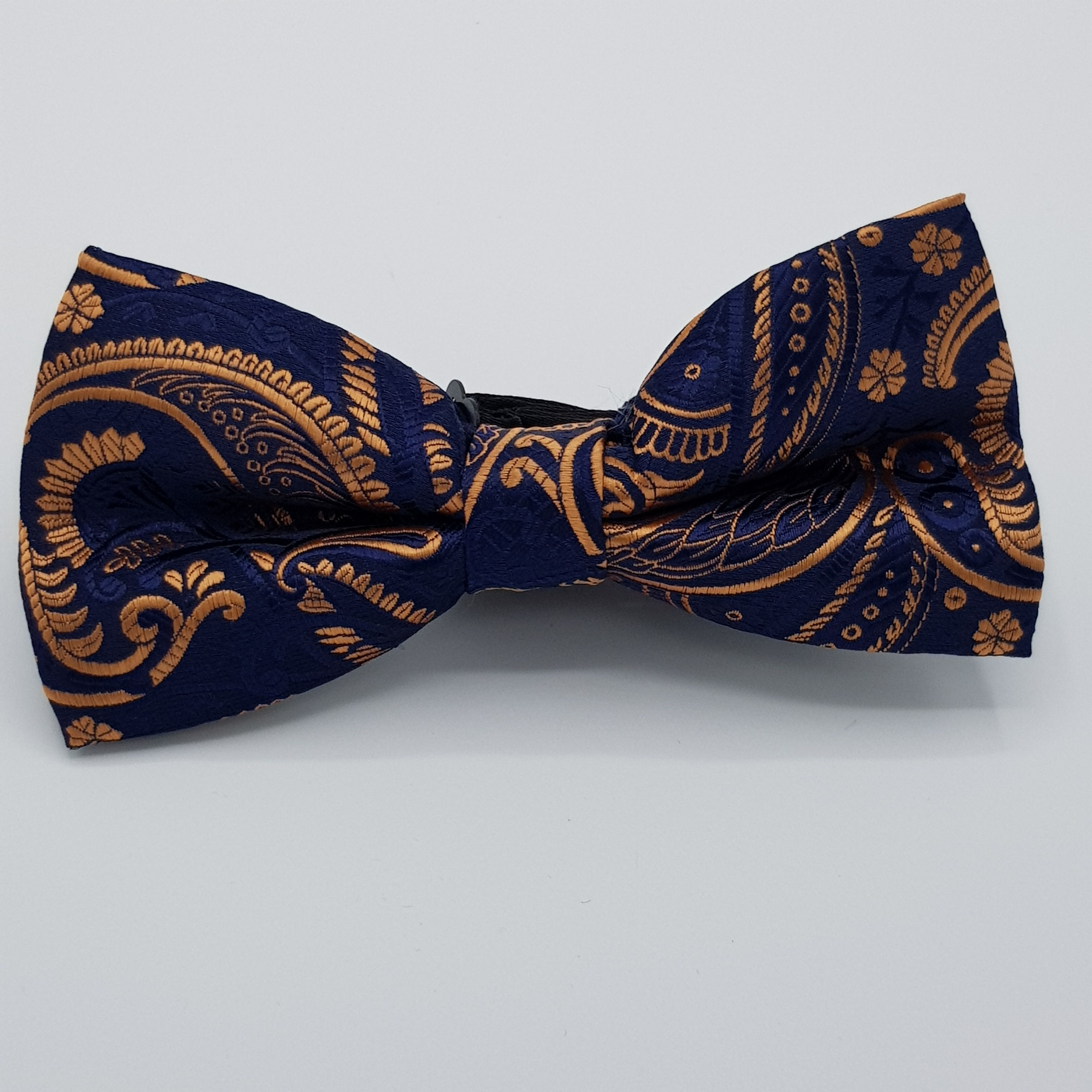 Pattern bowtie