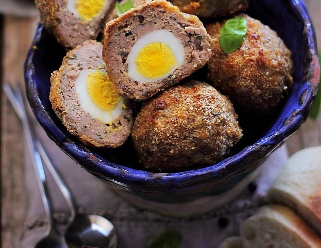 chiftele-oua-prepelita-sectiune_edited