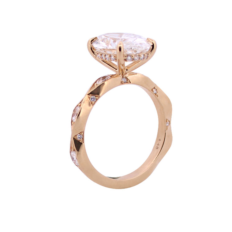 Thumbnail: Scalloped Oval Solitaire with Hidden Halo 4.48cts