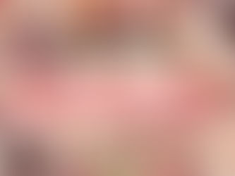 Dessert-themed setup with a book on English idioms, surrounded by cakes and tea. Text: "7 Sweet Idioms to Sound Like a Native!"