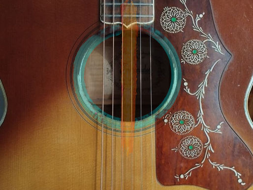 Between the Strings - The Way of Phi in Practice -