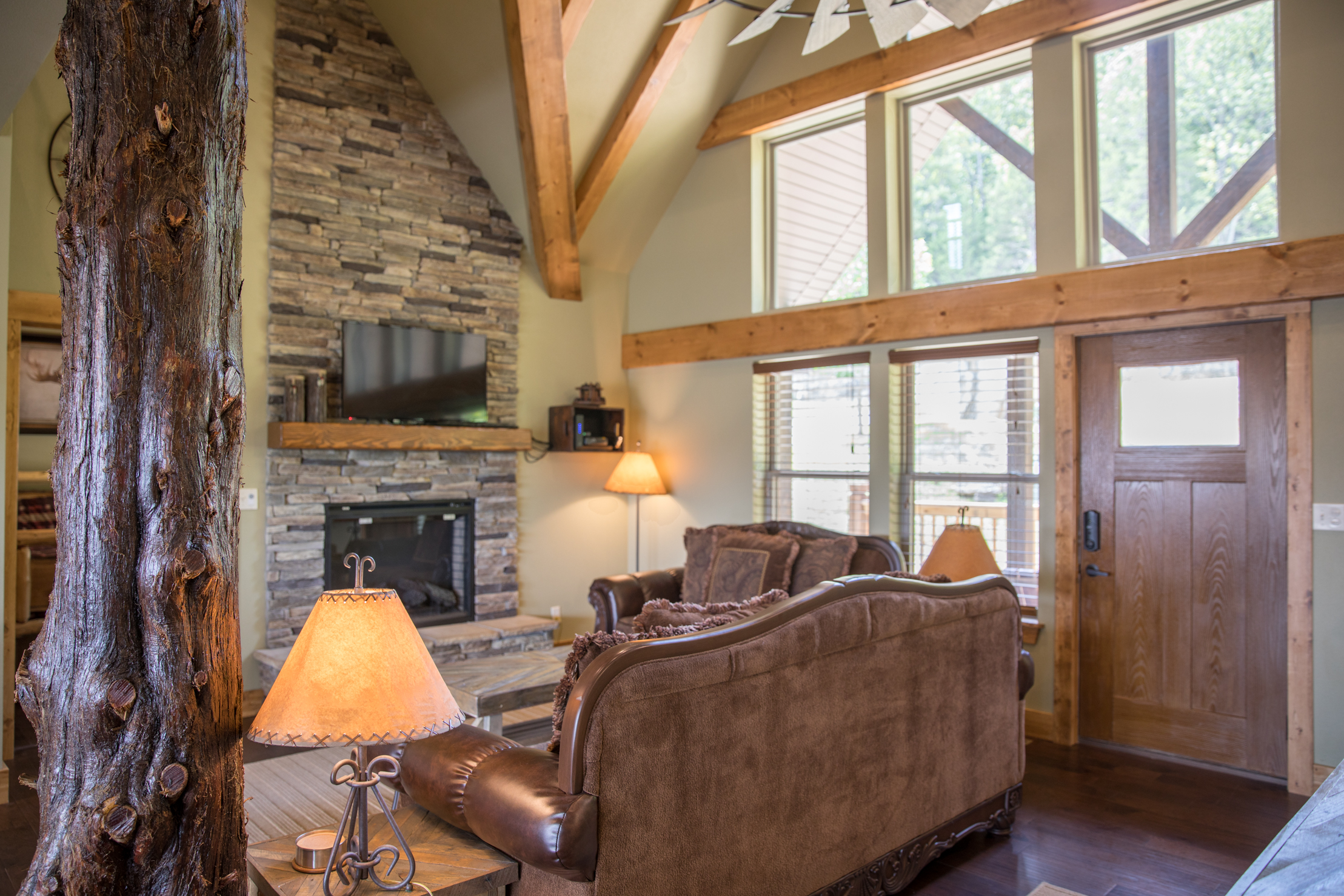 Beth's Breakways Branson Vacation Rental Homes Whiskey River Lodge