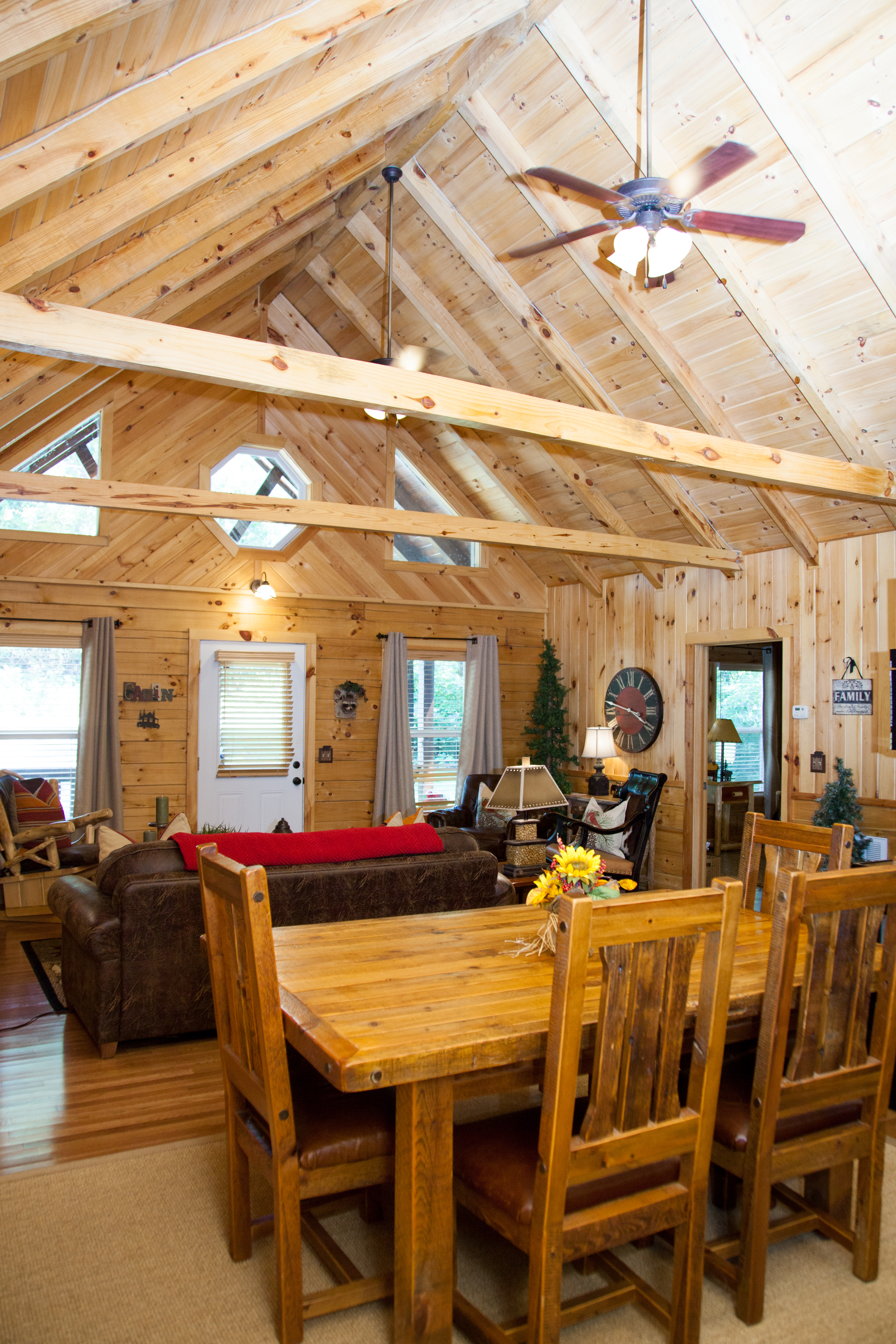 Beth S Breakaways Branson Vacation Rentals Eagle Nest Log Cabin