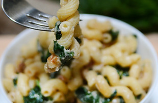 mac n cheese made with olive pesto inspired by Egypt