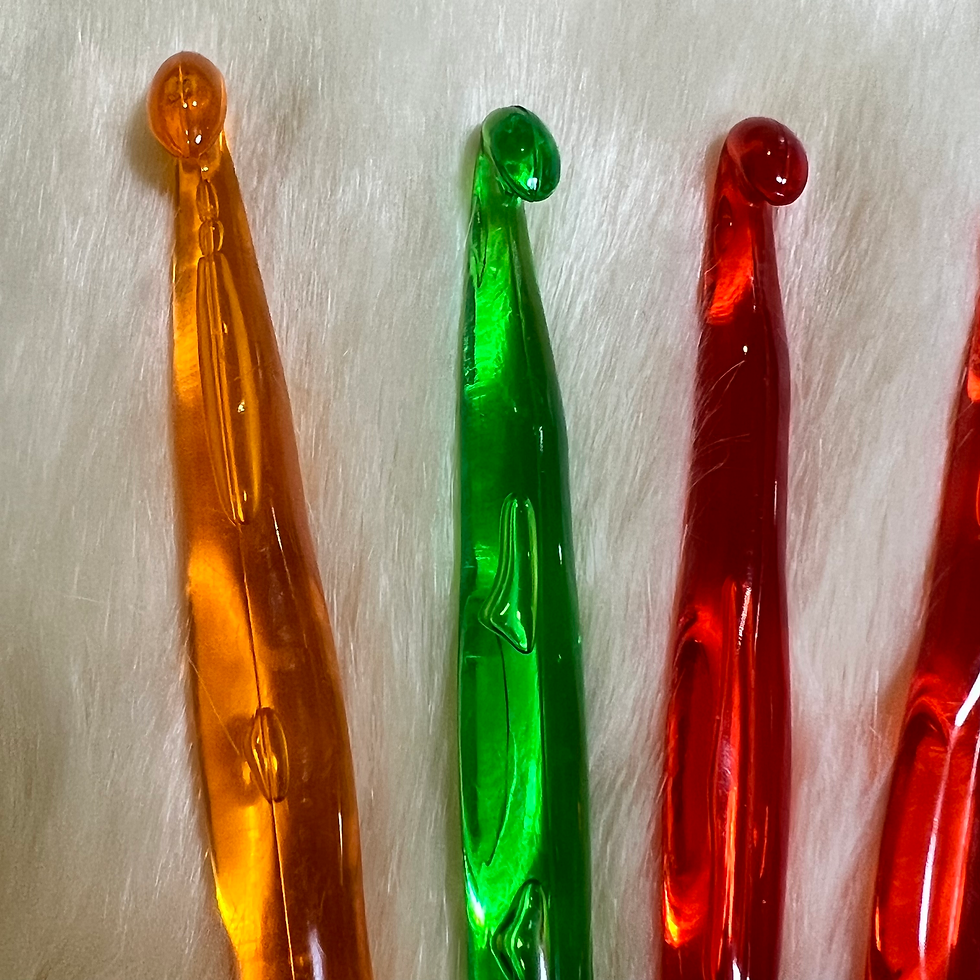 Thumbnail: 9 multi color crochet hooks ٩ ابر كروشيه بألوان شفافة