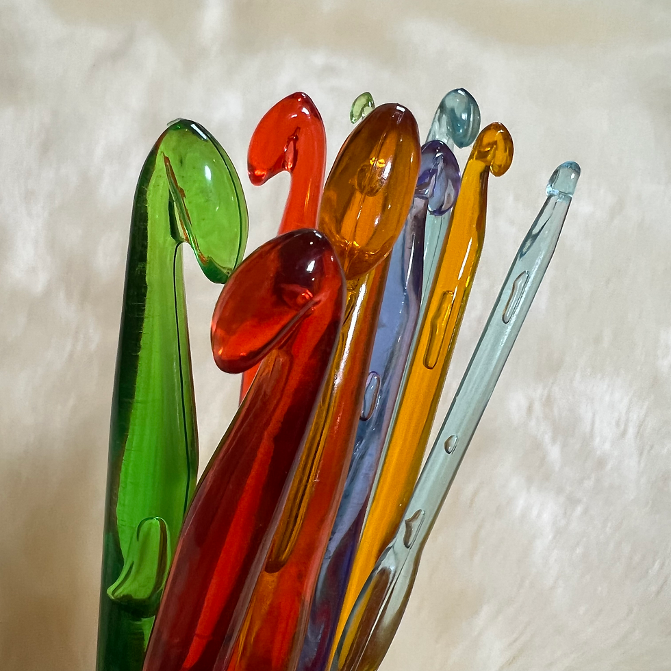 Thumbnail: 9 multi color crochet hooks ٩ ابر كروشيه بألوان شفافة