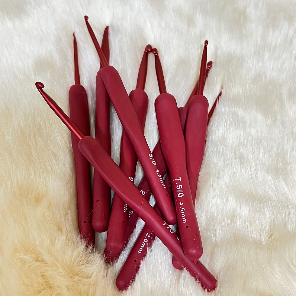 Thumbnail: Set of 9 crochet hook مجموعة من ٩ ابر كروشية الحمراء