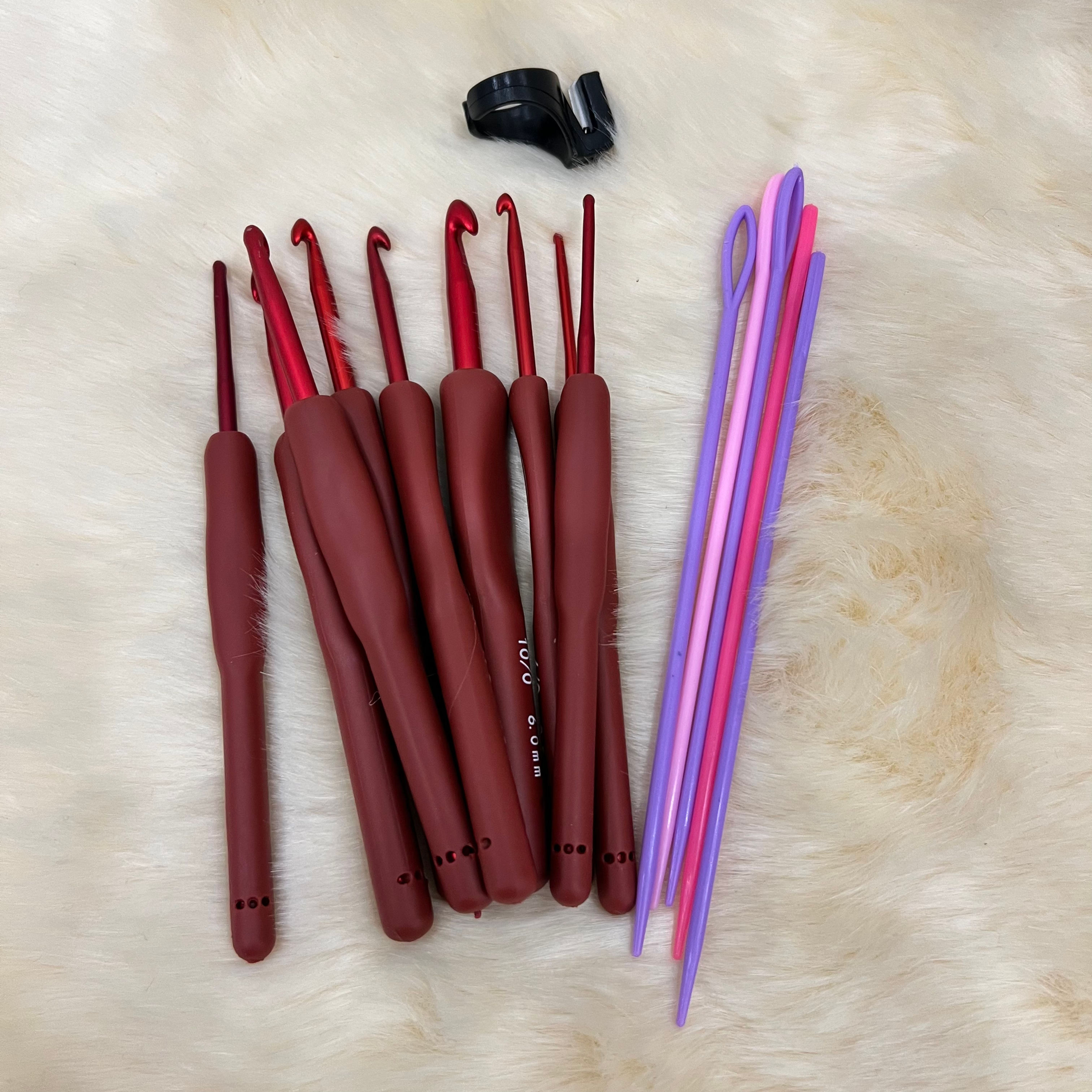 مجموعة الابر الحمراء المريحة مع ابر تثبيت وقاطع set of red crochet hooks 