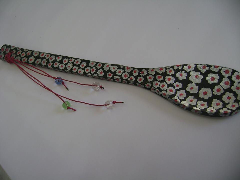 Μικρογραφία: ΞΥΛΙΝΕΣ ΚΟΥΤΑΛΕΣ ΖΩΓΡΑΦΙΣΜΕΝΕΣ ΣΤΟ ΧΕΡΙ