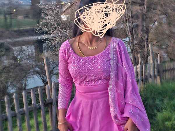 இளஞ்சிவப்பு நிற லெஹங்கா சோளி செட்