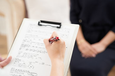 A woman who fills in a medical chart at a Japanese beauty salon                     .jpg