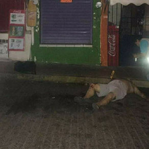 Muere al caer de la azotea de su casa.
