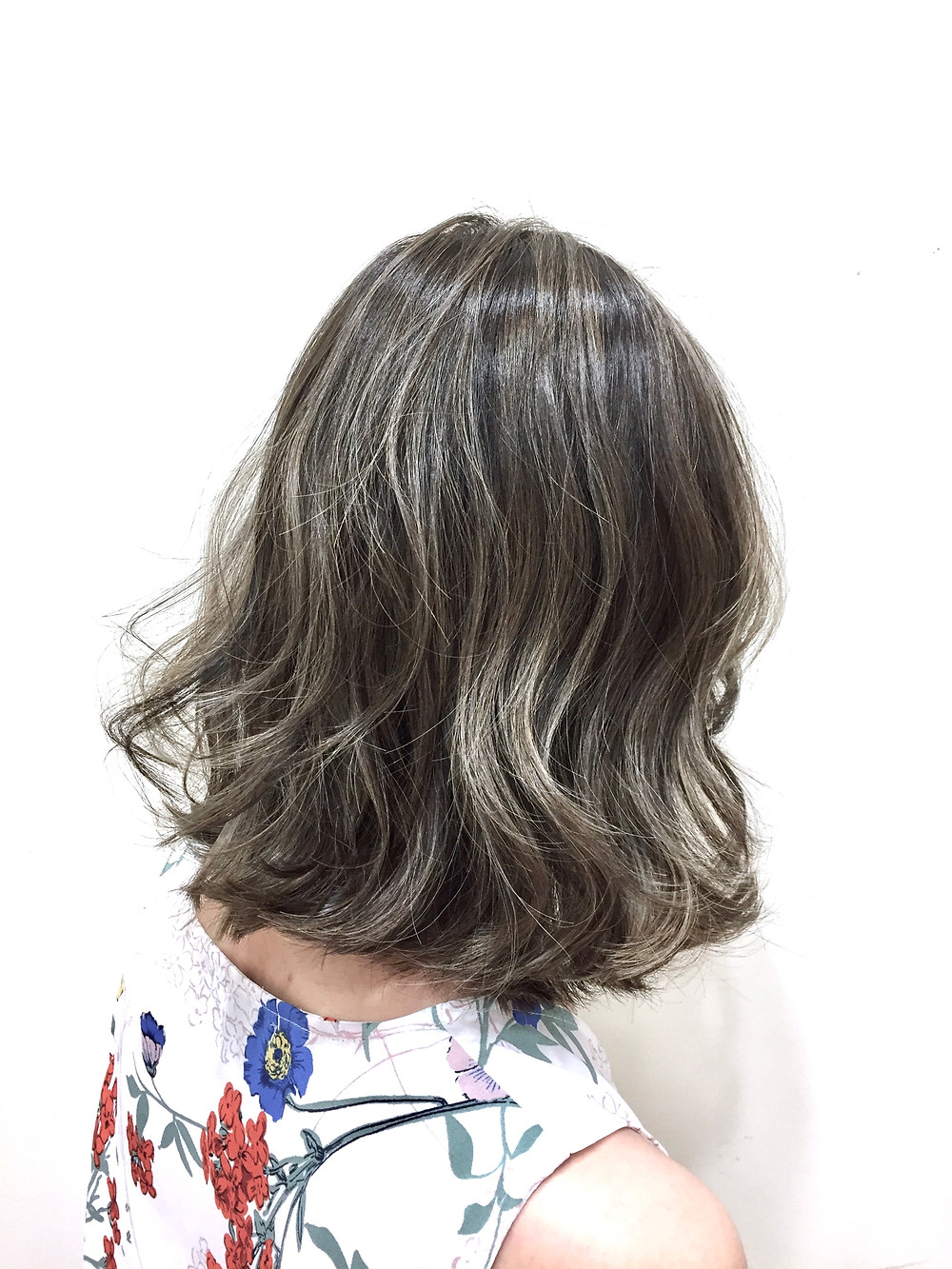 ミランダカー ボブ 外はね ハイライト 外国人風 アッシュ グレー 南船場 美容室 ヘアサロン 心斎橋