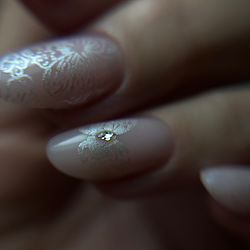 Remplissage gel taille M avec option French ou baby-boomer – prothésiste ongulaire Port-à-Binson