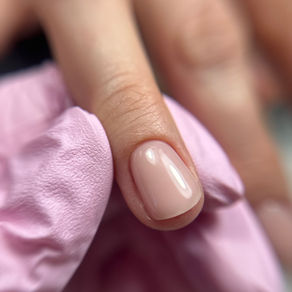 Manucure russe : c'est quoi ? Technique, tenue et dangers