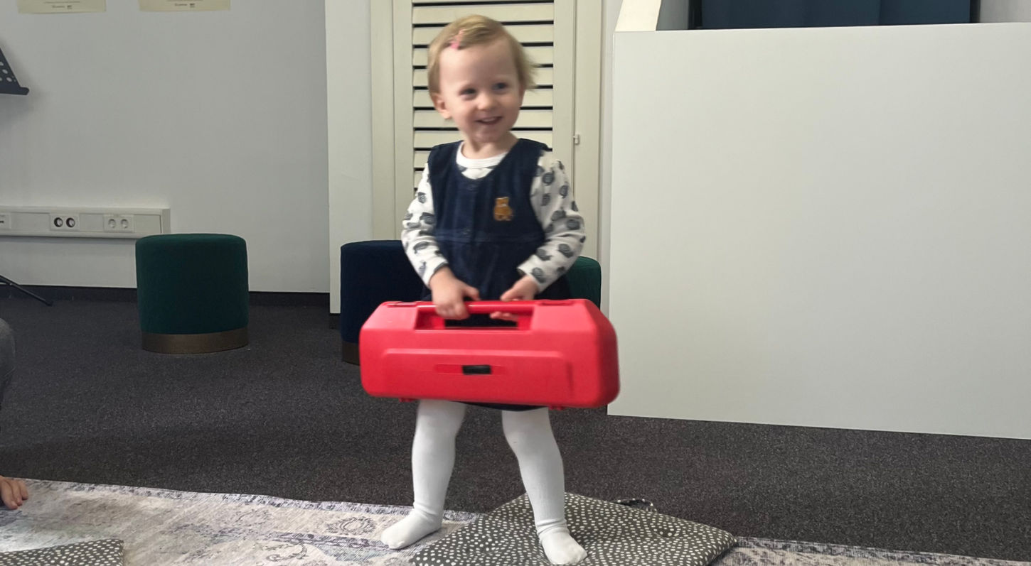 Bunter Kursraum für musikalische Früherziehung bei Le Conservatoire in Wien – eine einladende Atmosphäre für Kinder ab 3 Jahren.