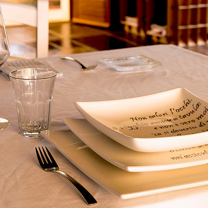 Piatto con decorazione poesia 