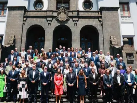 La Reina defiende la lengua española como «herramienta de seducción» en la Reunión Anual del Cervantes