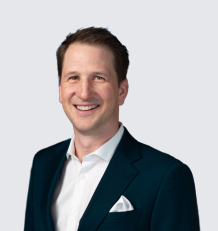 Kopie von LinkedIn Profilbild heller Hintergrund_edited.jpg