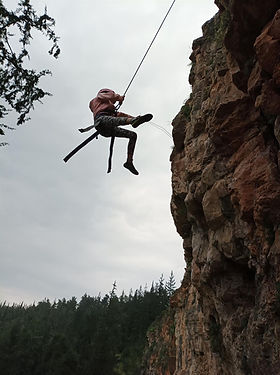 פעילות טיפוס ספורטיבי במצוק