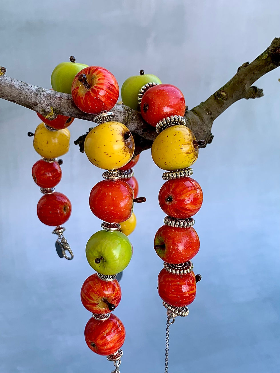 Thumbnail: Apple bracelet
