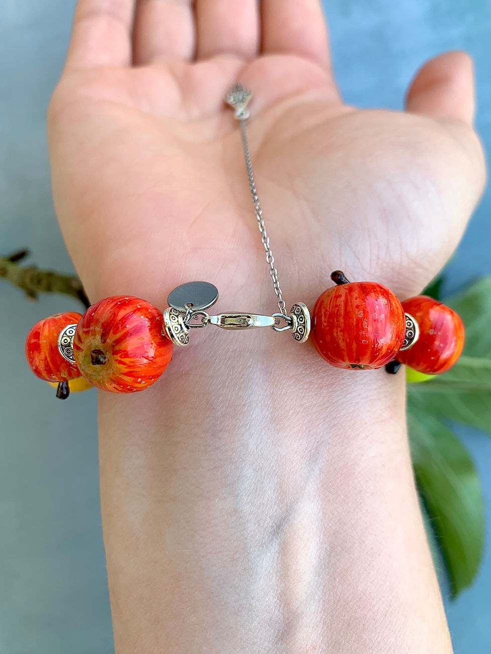 Thumbnail: Apple bracelet