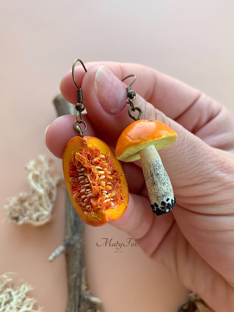 Miniatura: Additional view of handmade Pumpkin & Mushroom Earrings