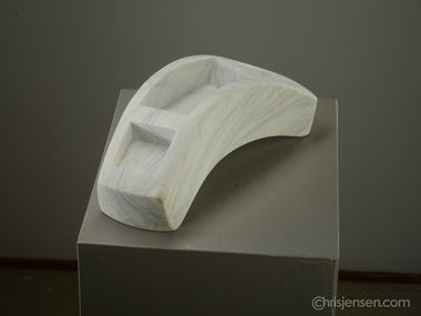 Wedgewood Marble
18"L x 6"w x 6"d. cm 46L x 15 x15