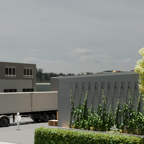 Seitenansicht der Halle mit vertikaler Fassadenbegrünung und Lkw-Anlieferung