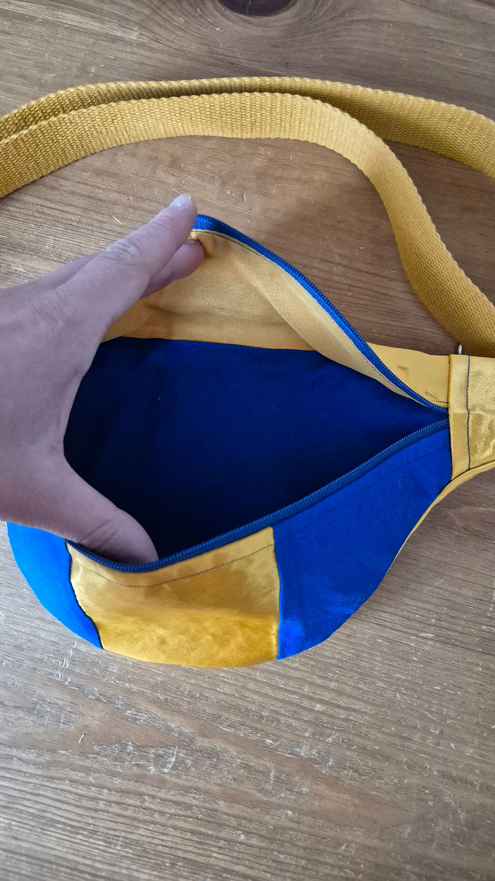 Miniature : Banane upcycling ruban Louis Vouiton