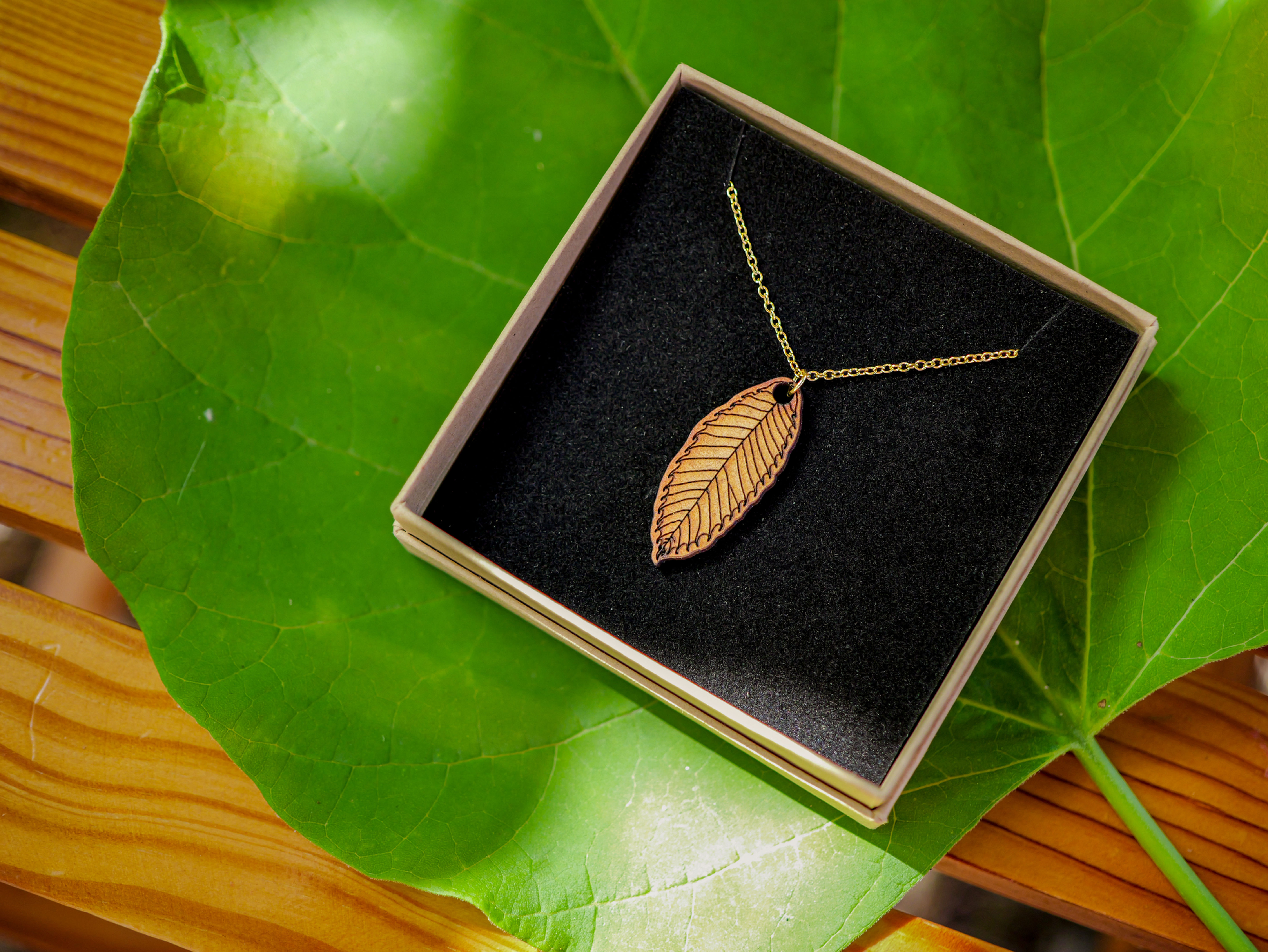 Folha de Castanheiro cru - Colar