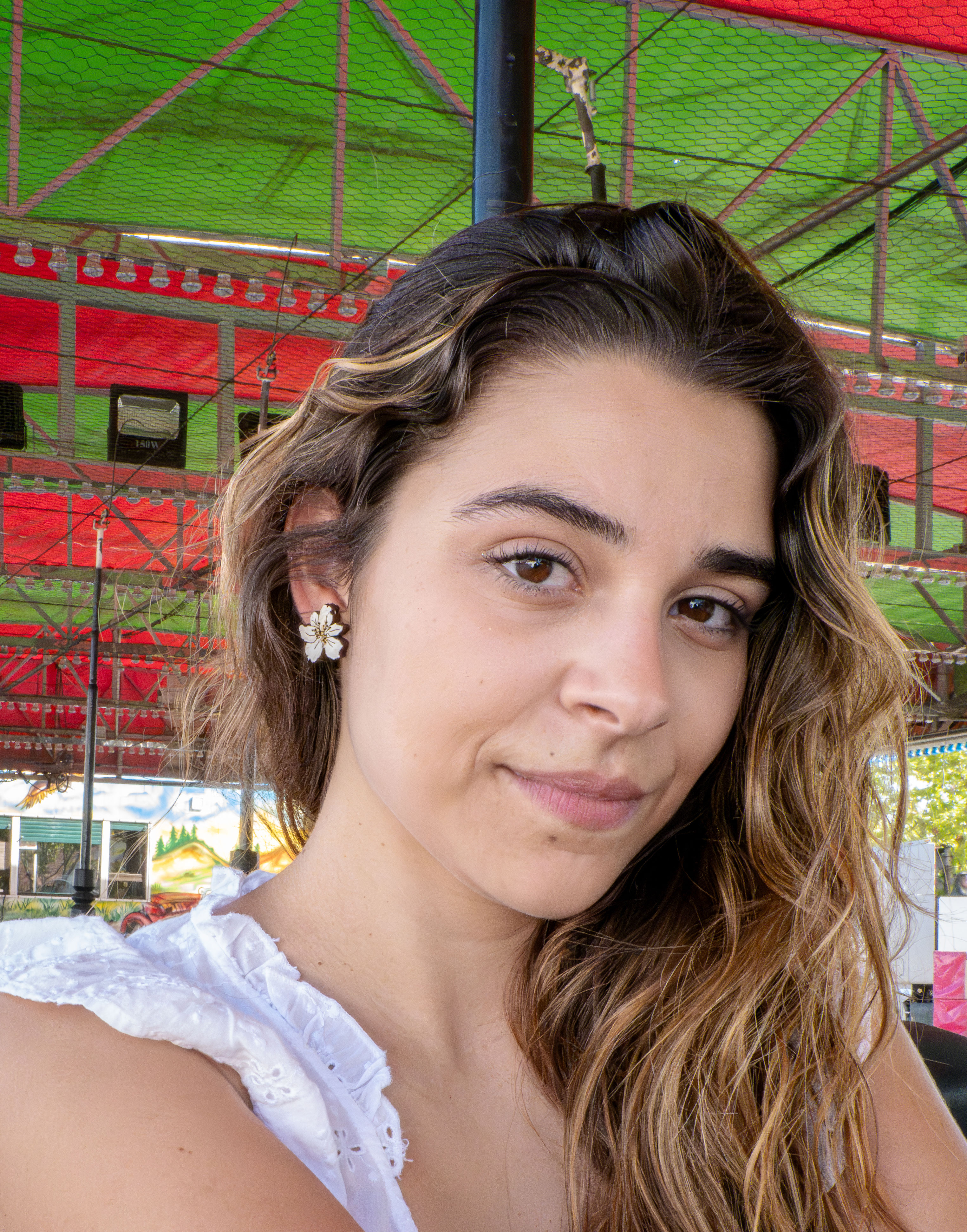 Flor de Amendoeira branca e dourada - Brincos