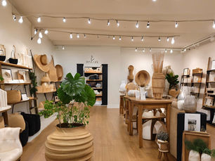 The Challenges of Buying Interior Decor Items Online vs. In-Store.