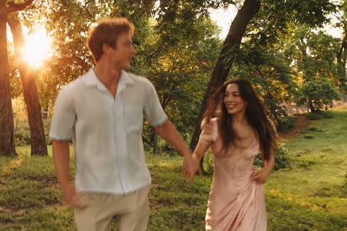Texas summer sunset couples photography in Reverchon Park