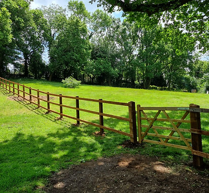 Fencing Southend on Sea: Expert Solutions for Secure and Stylish Garden Boundaries post rail 3.jpg