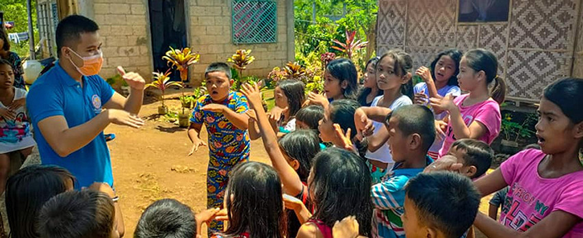 Food parcel evangelism outreach_edited.j