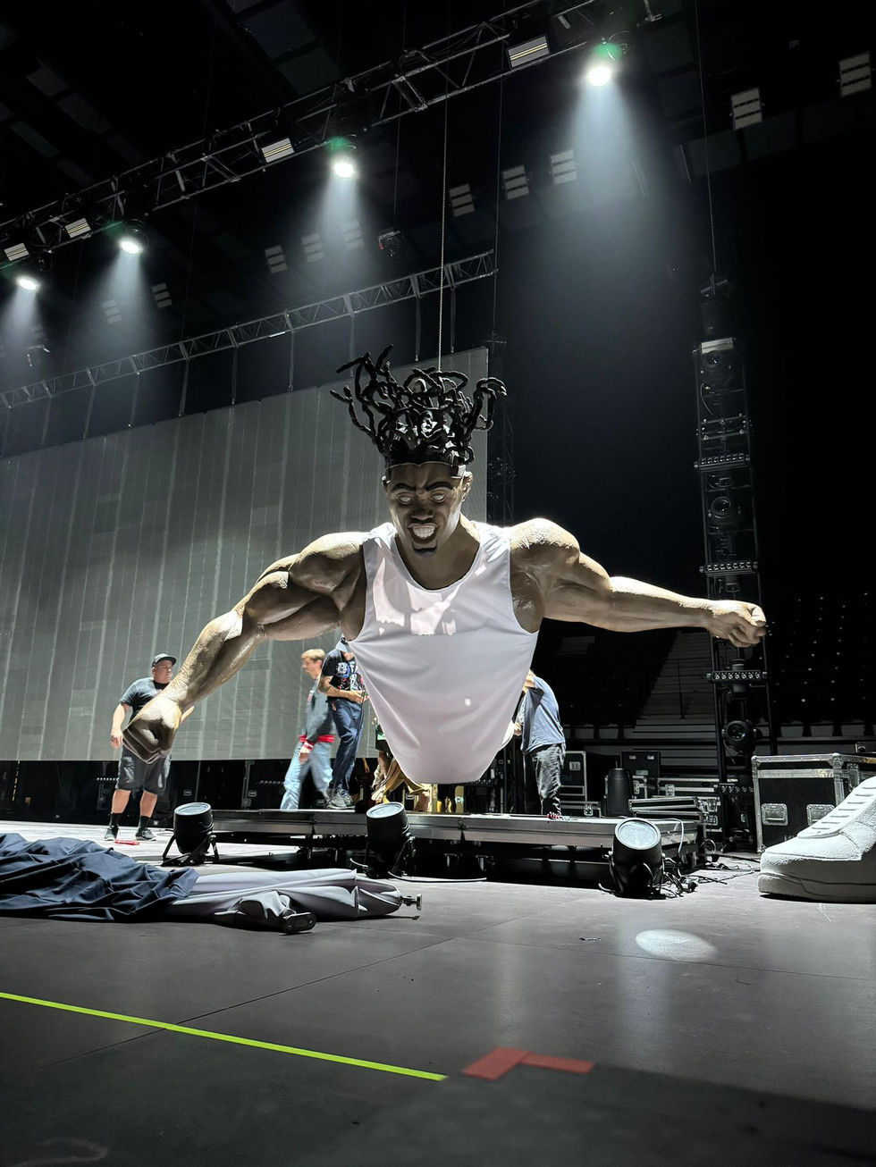 Gazo Scenography - Creation of 2 giant characters - Air Toiles concept