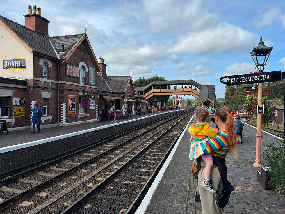 EPT Admiring Bewdley Station - Simon Farndon