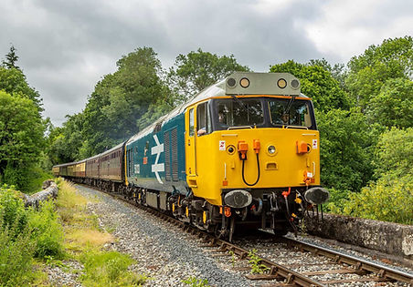 Class 50 50033 'Glorious' crossing Oldbury Viaduct. Kevin Whitehurst.jpg