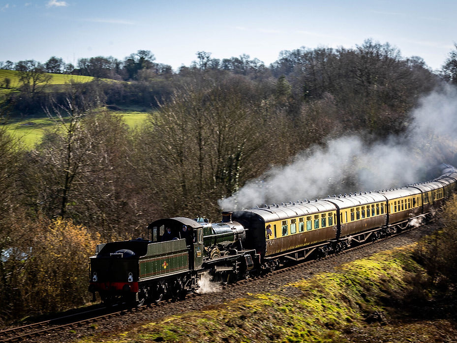 7802 Bradley Manor approaching Highley Station past The Engine House. Anthony Carwithen.jp